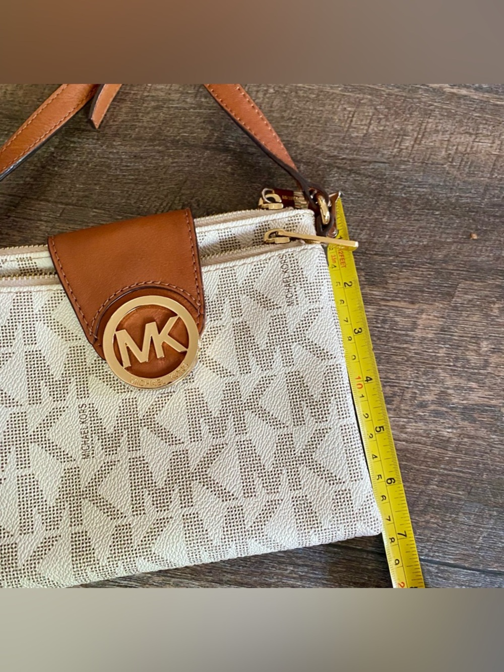 Michael Kors Vanilla/Brown Leather Signature Fulton Monogram Crossbody bag - Picture 8 of 12